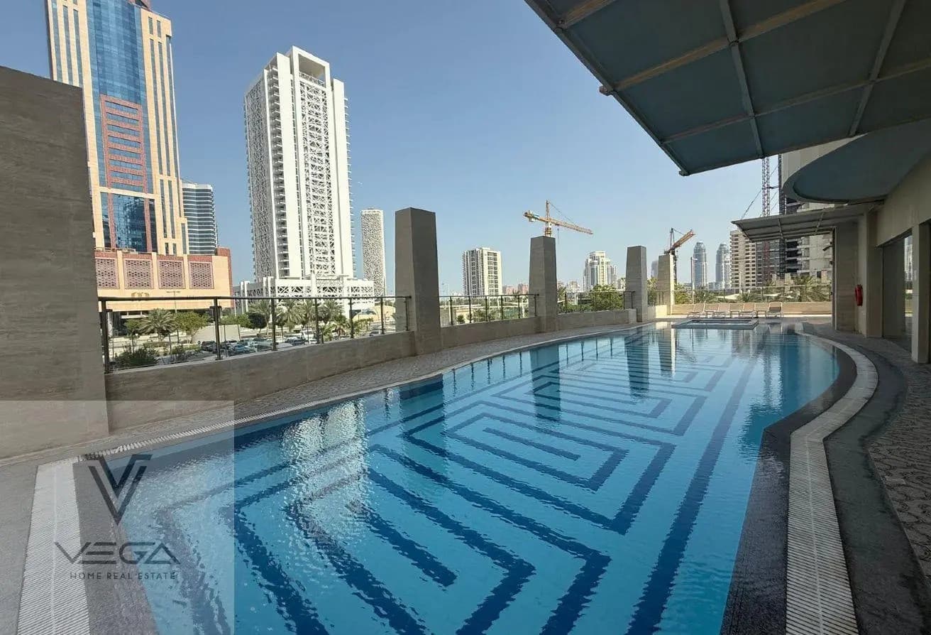 2BR Apartment in Marina Tower with Shared Pool