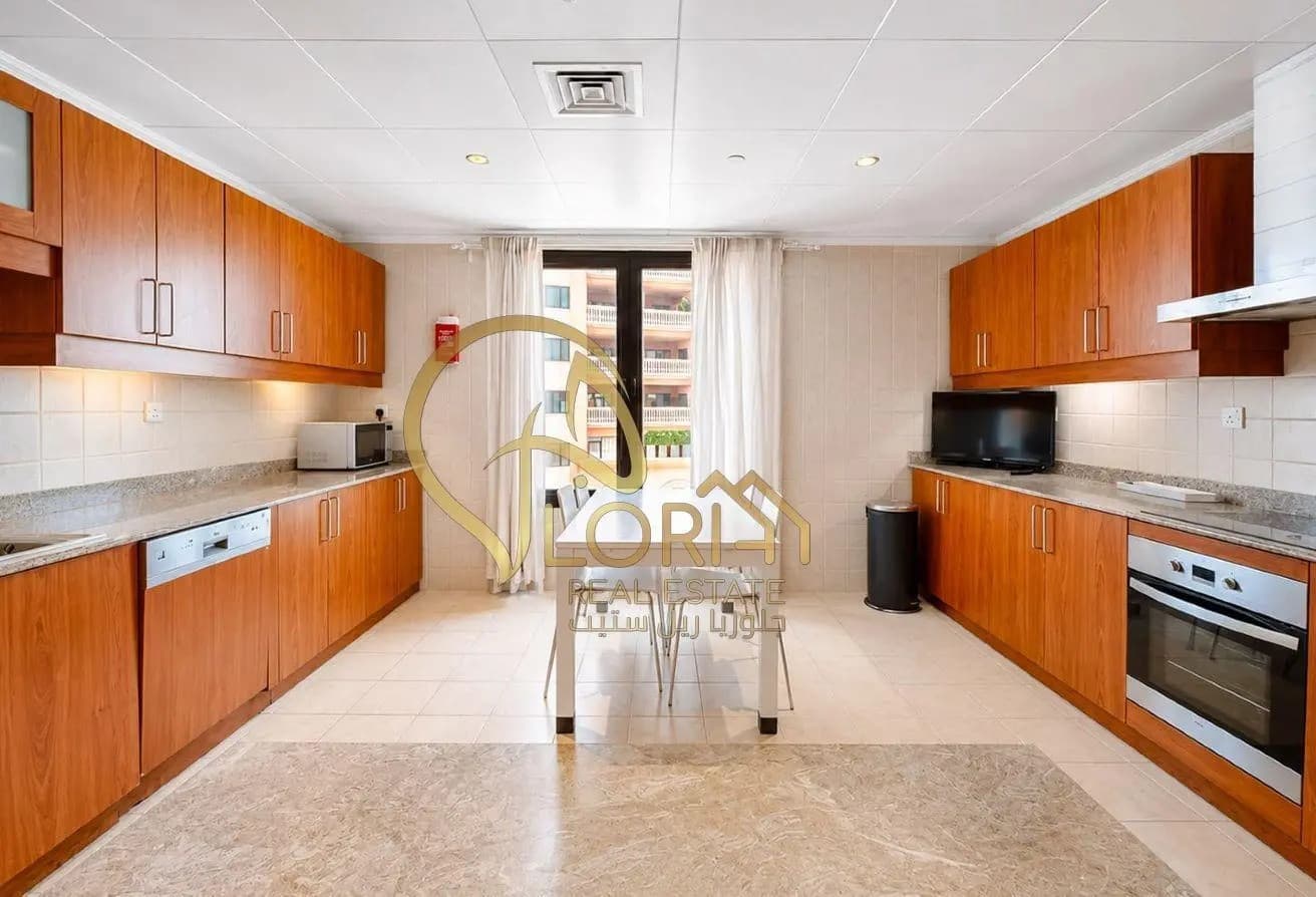 For Sale Amazing 2BHK w Panoramic Marina View2.4M