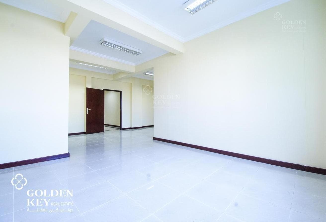 Prime Location | 7 offices| 10 Parking's