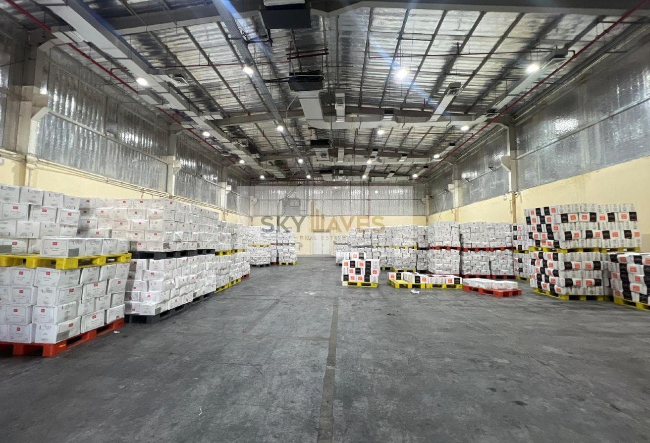 730 SQM AC WAREHOUSE AVAILABLE IN INDUSTRIAL AREA