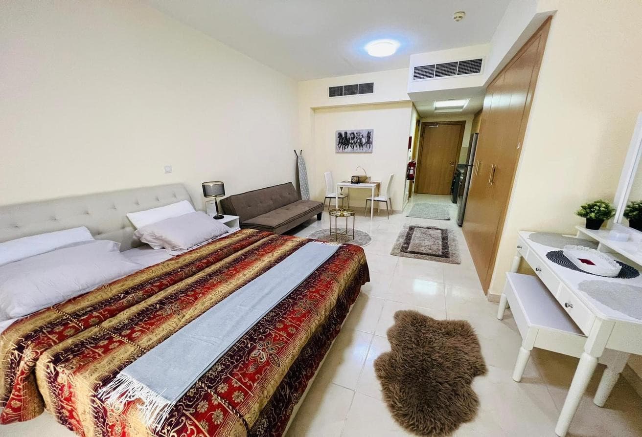LUXURY STUDIO WITH BALCONY AND INCLUDING BILLS