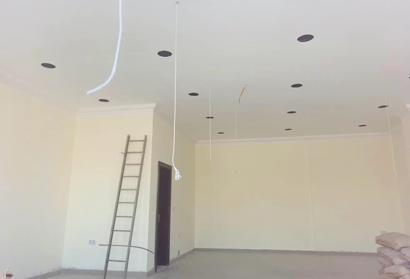 Shop for rent at corniche opposite meseum .