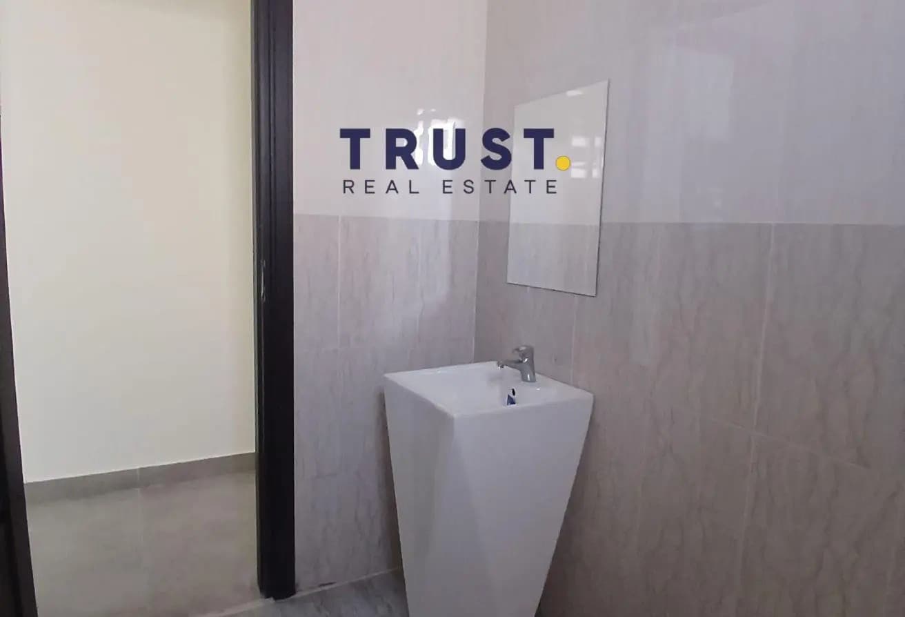 5-Bedroom Villa in Al Sakhama with Covered Parking