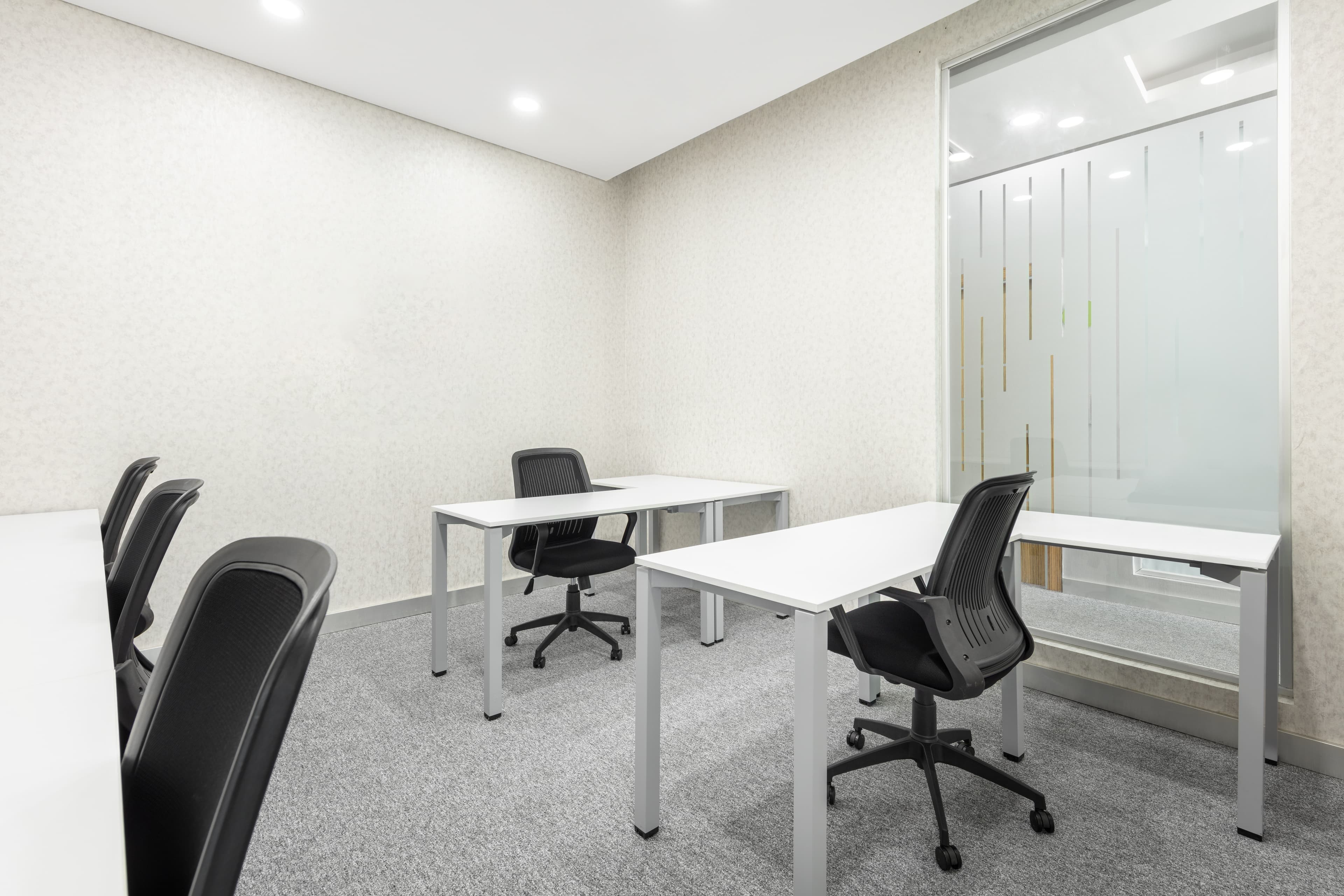 Fully furnished office space for rent in DOHA, Lusail Twin Towers for 5 persons with everything taken care of