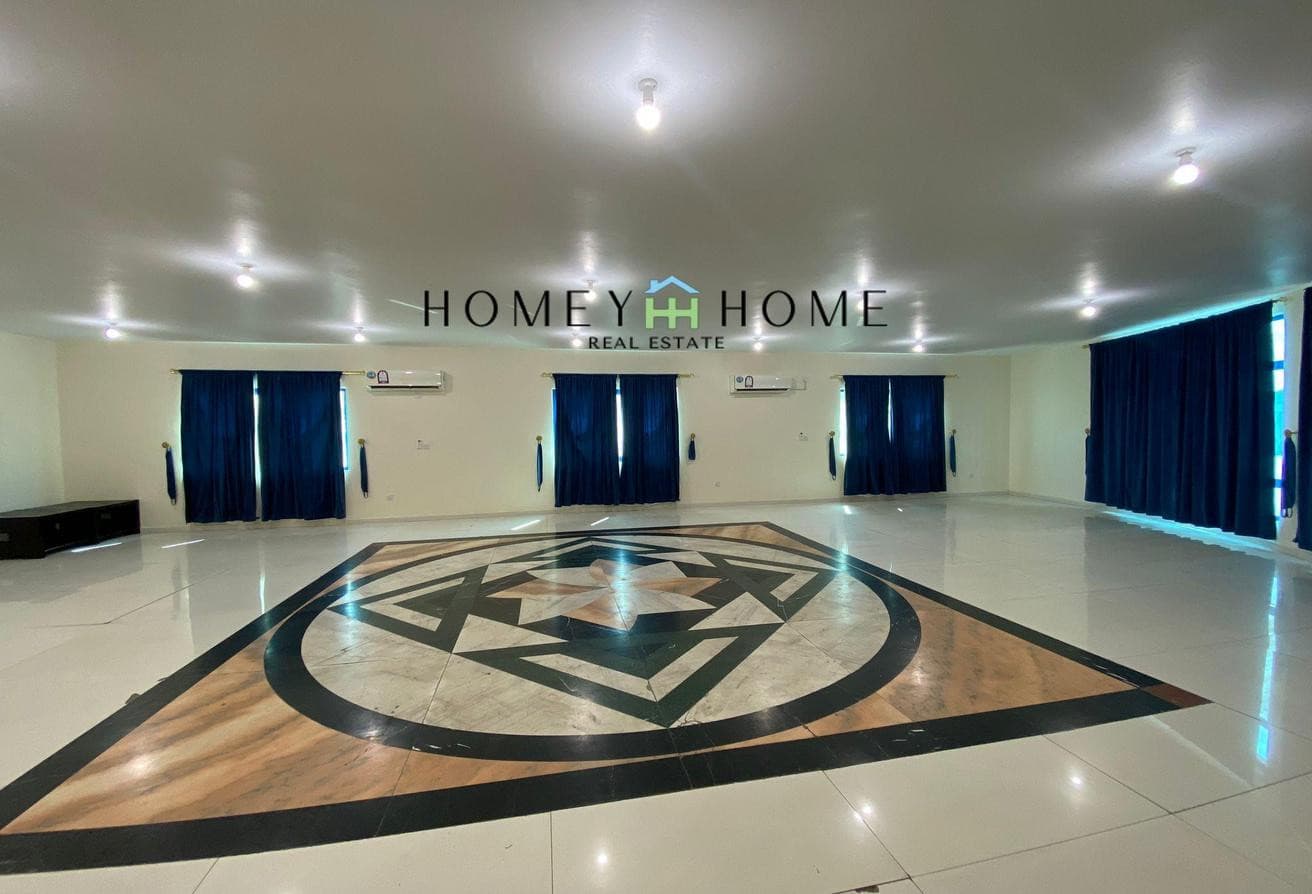 Compound Villa 5b + Storage in Al Hilal