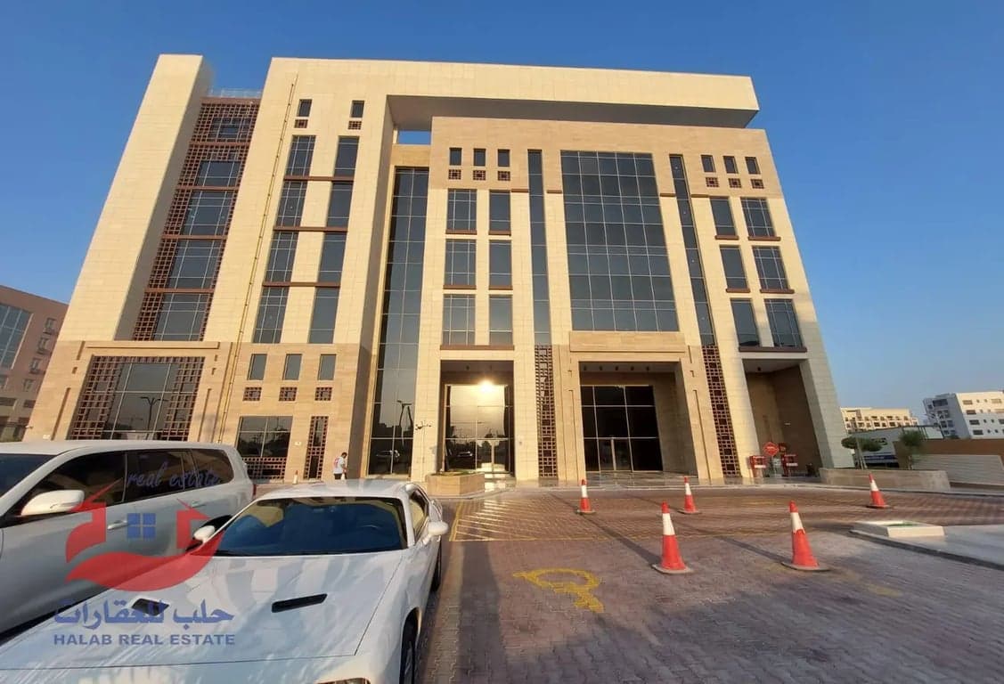 Open space offices and a full floor in the southen