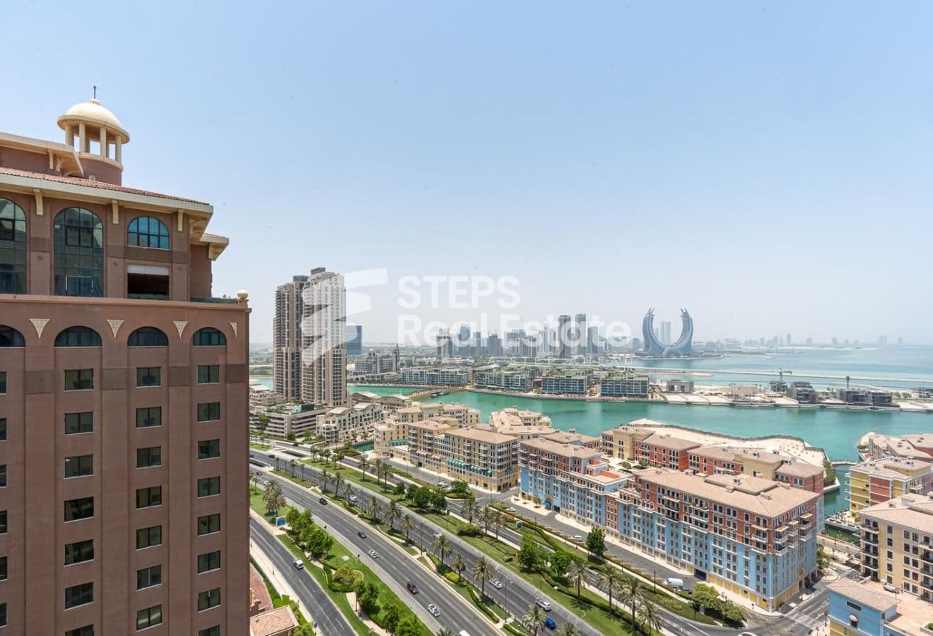 Luxurious Apartment with Balcony and City View