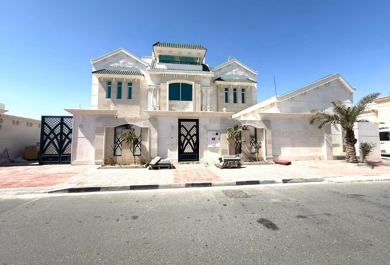 NEW LUXURY 8BR VILLA | PRIVATE POOL | LIFT |