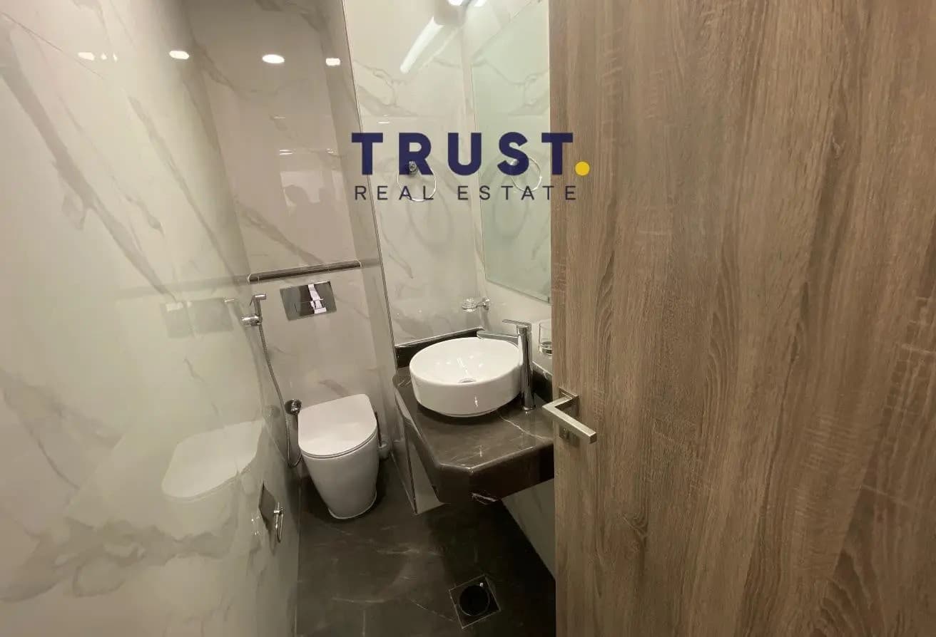 FF 1BR Apartment Available in The Pearl