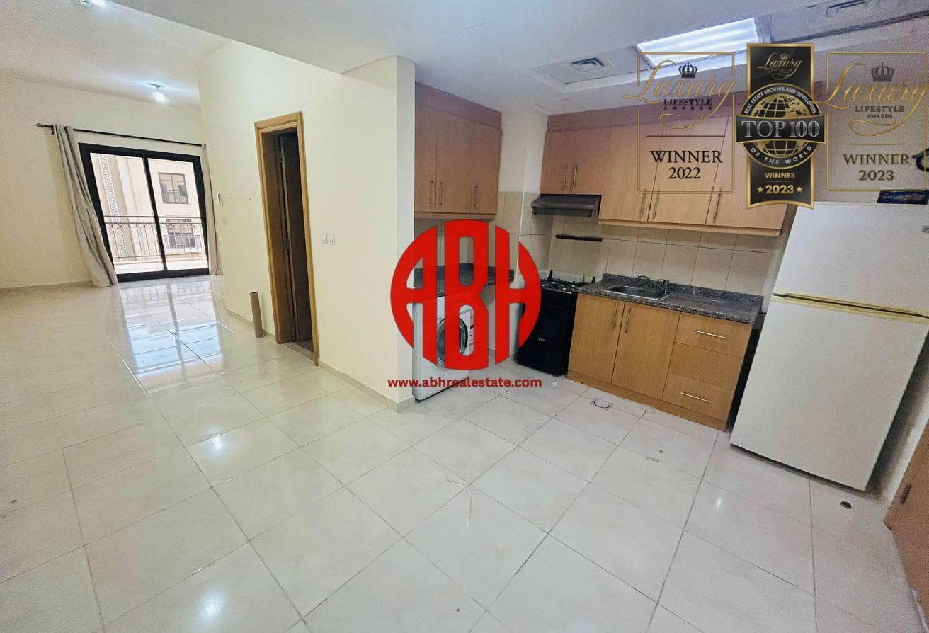 BILLS INCLUDED | STUDIO + BALCONY | LUXURY COMFORT