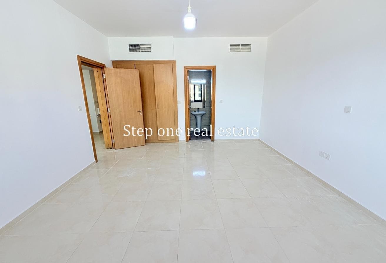 1 BR Apartment in Fox Hills with Landmark View