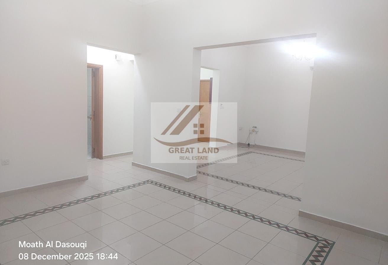 Huge 3BHK Flat For Rent In Old Airport Area