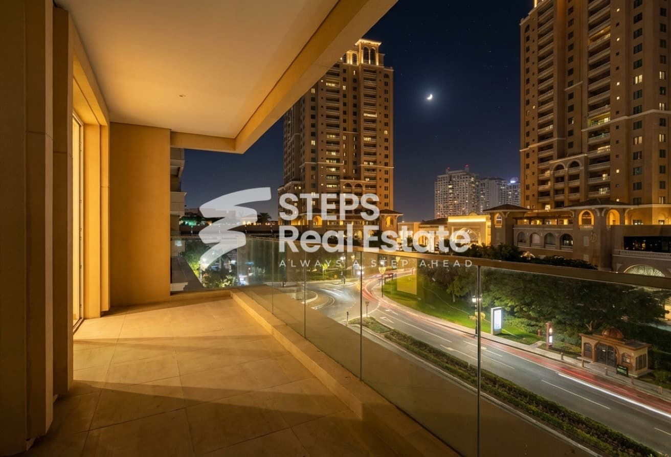 Luxurious Waterfront Spacious Flat in The Pearl