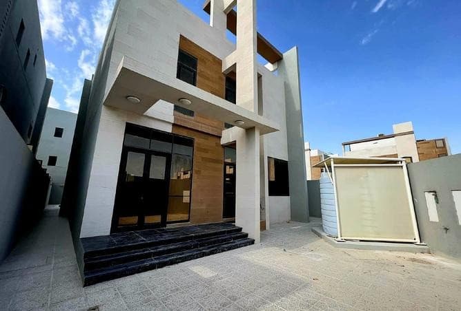 PRIVATE POOL / 5 BEDROOMS / BRAND NEW VILLA