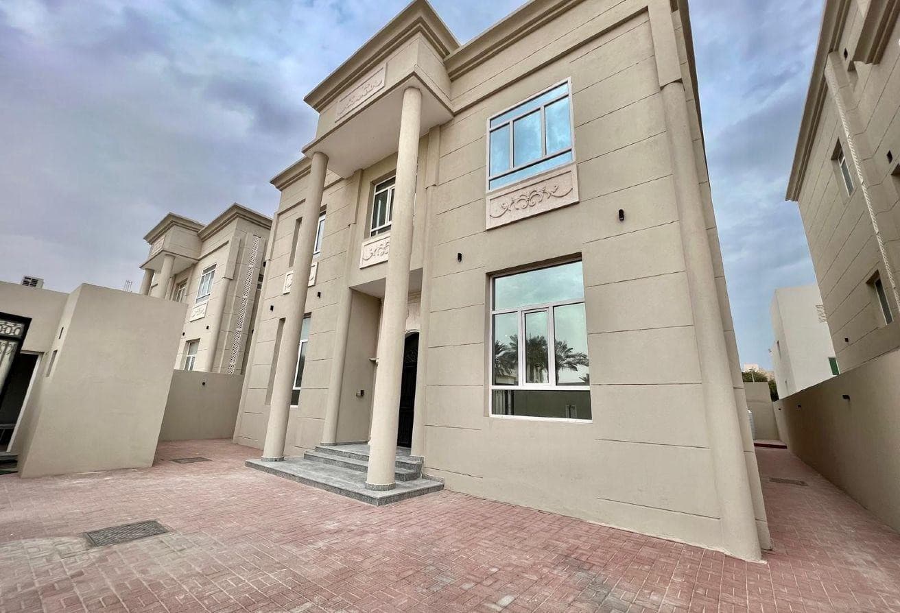 BRAND NEW VILLA / PREMUIM LOCATION / 5 BEDROOMS