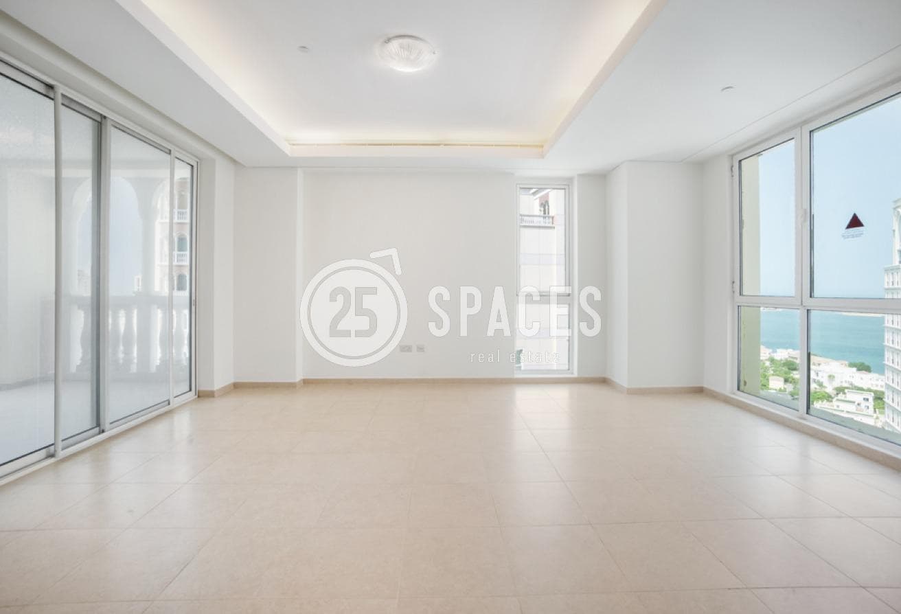 Spacious Two Bedroom Apartment Balcony Beach View