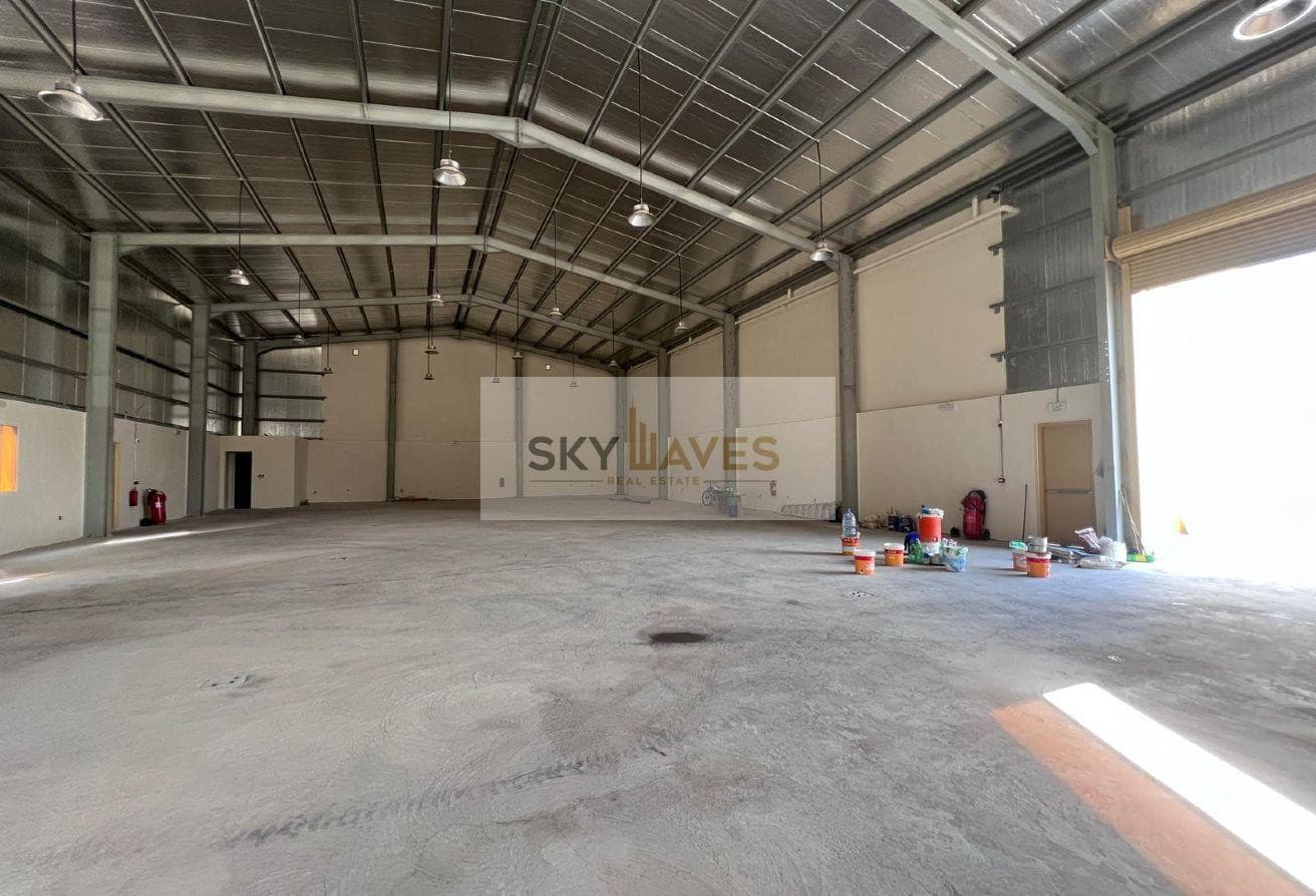 700 SQM STORE WITH 18 ROOMS IN BIRKAT AL AWAMER