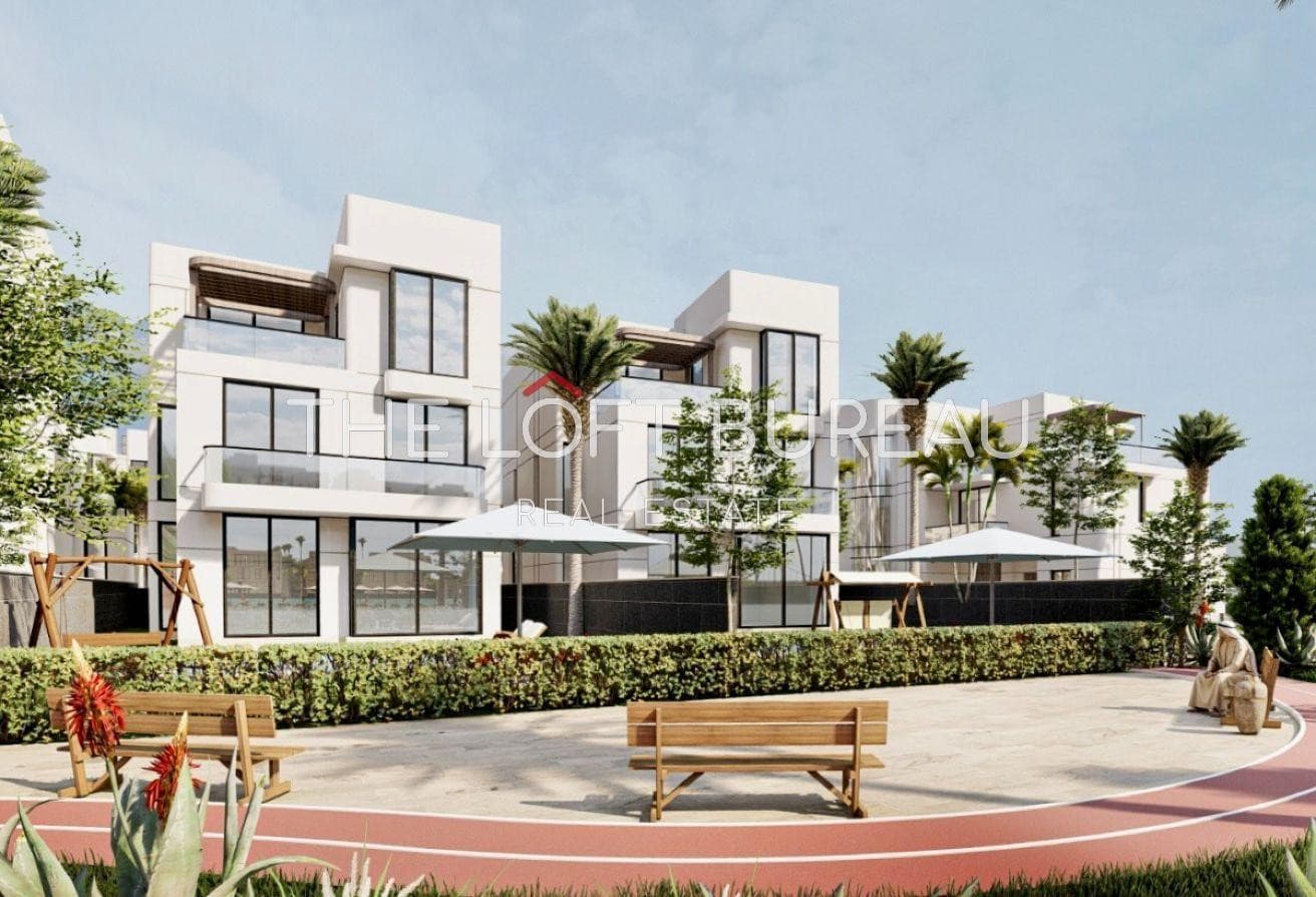 EXCLUSIVE TOWNHOUSE | FREEHOLD | 7 YEAR PP