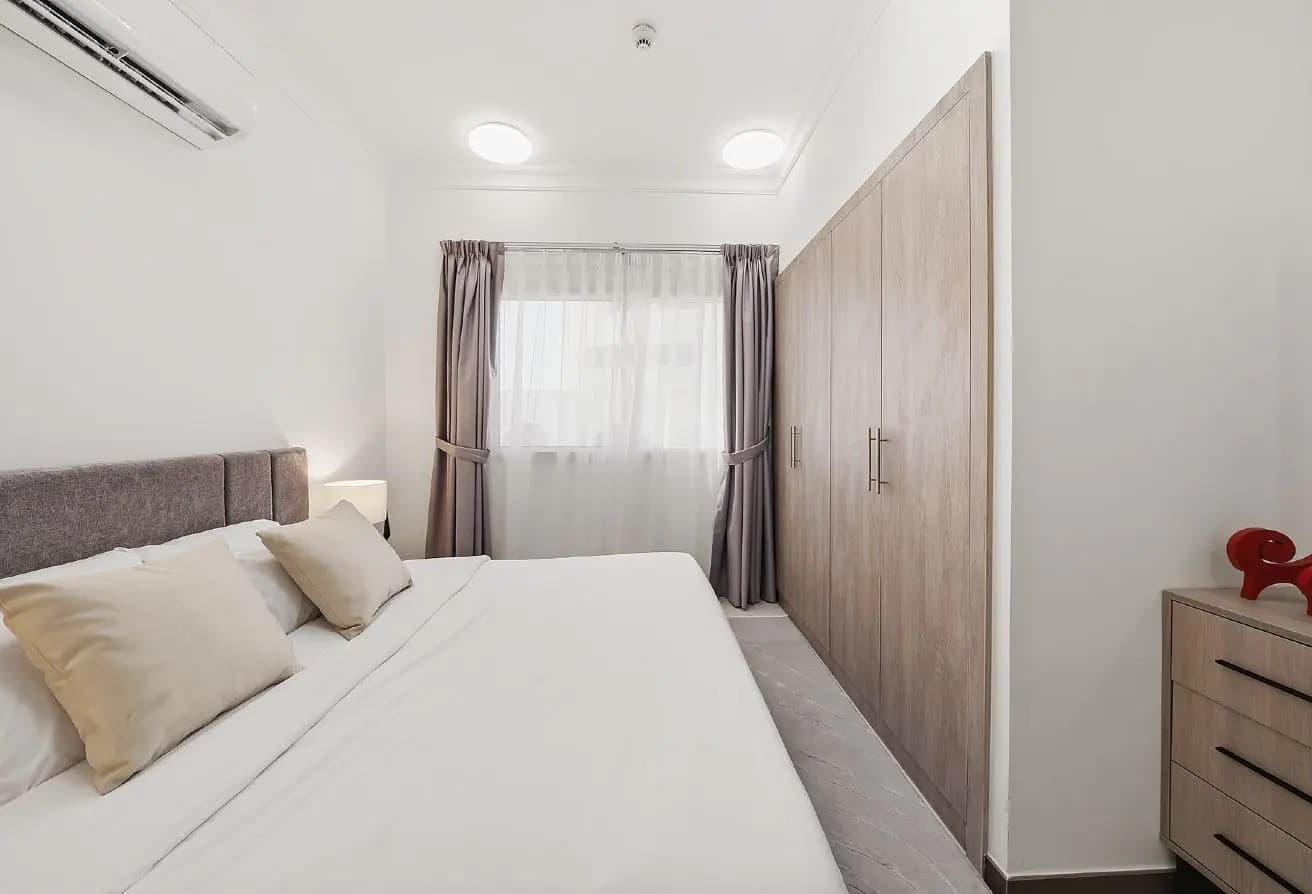 BILLS INCL WITH BALCONY 1BHK AL SADD NO COMMISSION