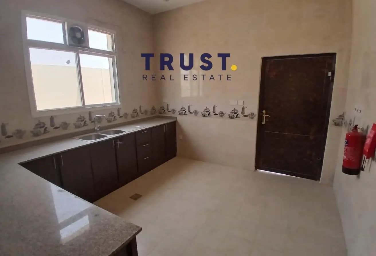 7-BR Villa with 400 sqm Space and Parking
