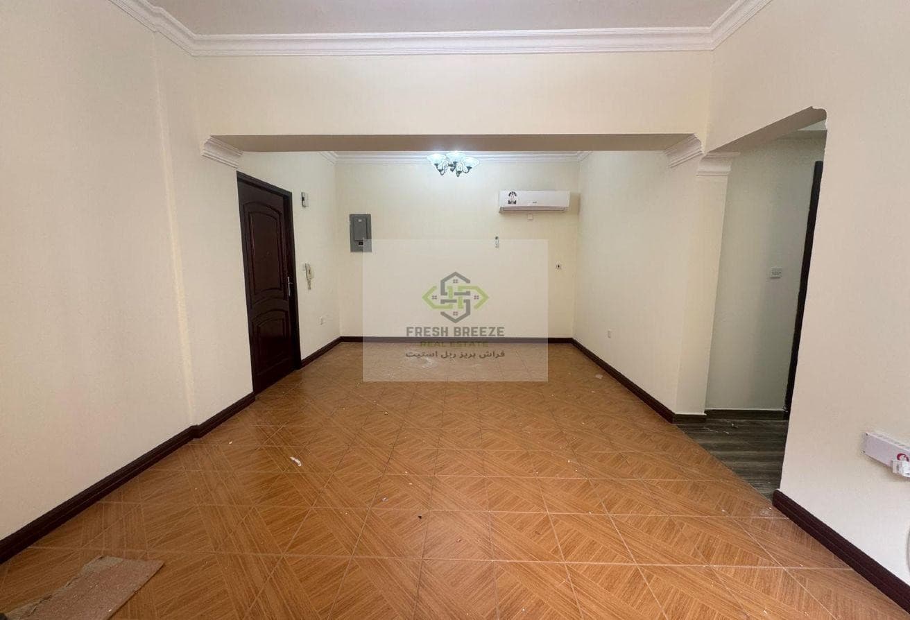 2BHK UN-FURNISHED APARTMENT CLOSE TO METRO.