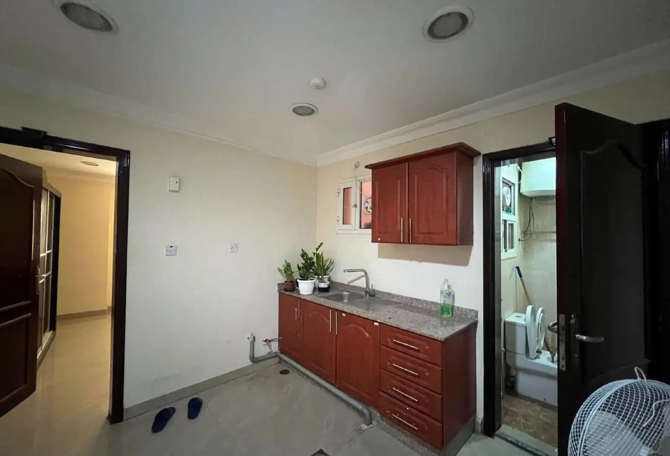Spacious UF Studio in Bin Omran -Including Bills